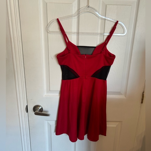 Red mini dress with black mesh - Picture 2 of 2